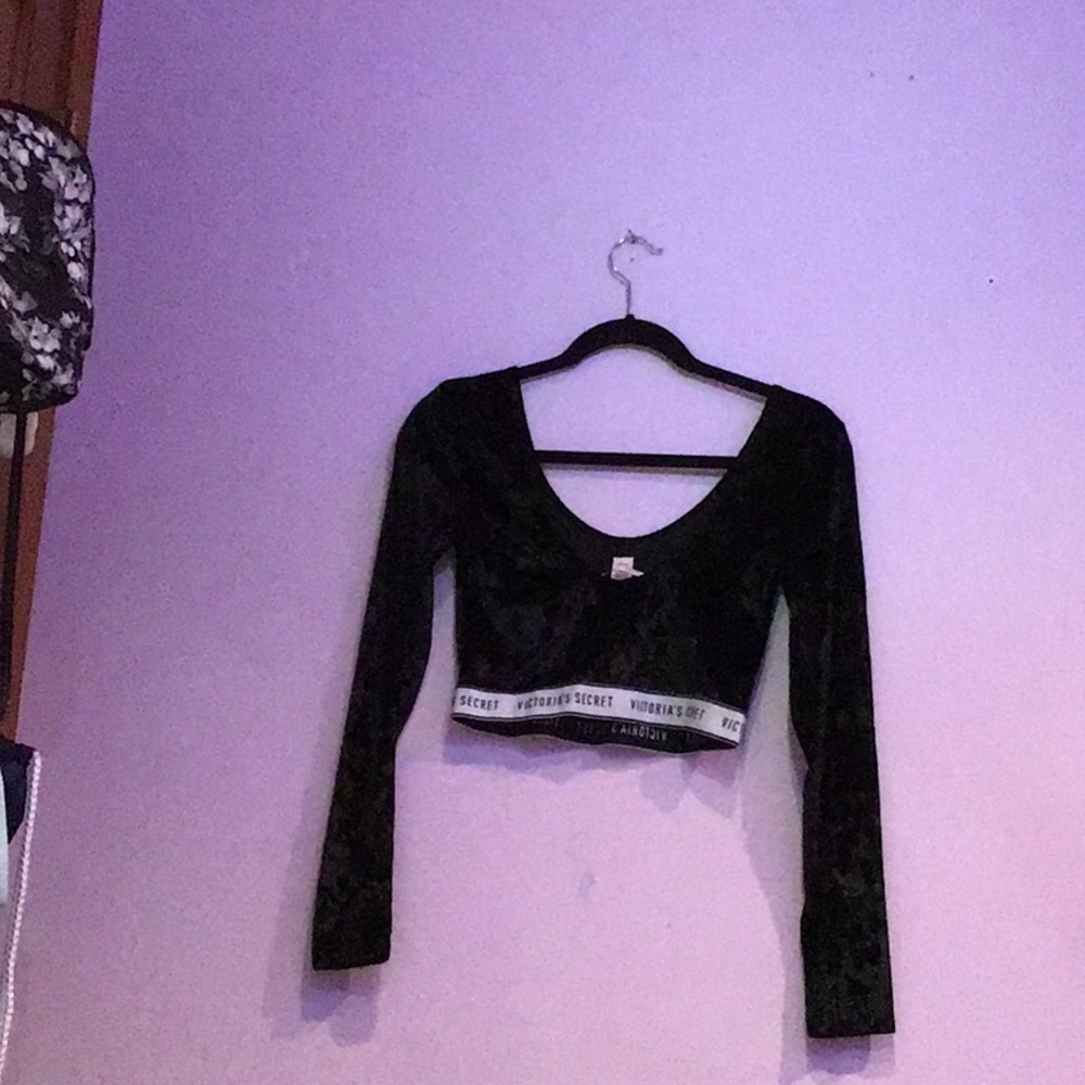 Black victoria secret croptop - Picture 2 of 3